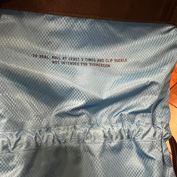 Locking waterproof Drawstring Bag - Picture 3 of 6